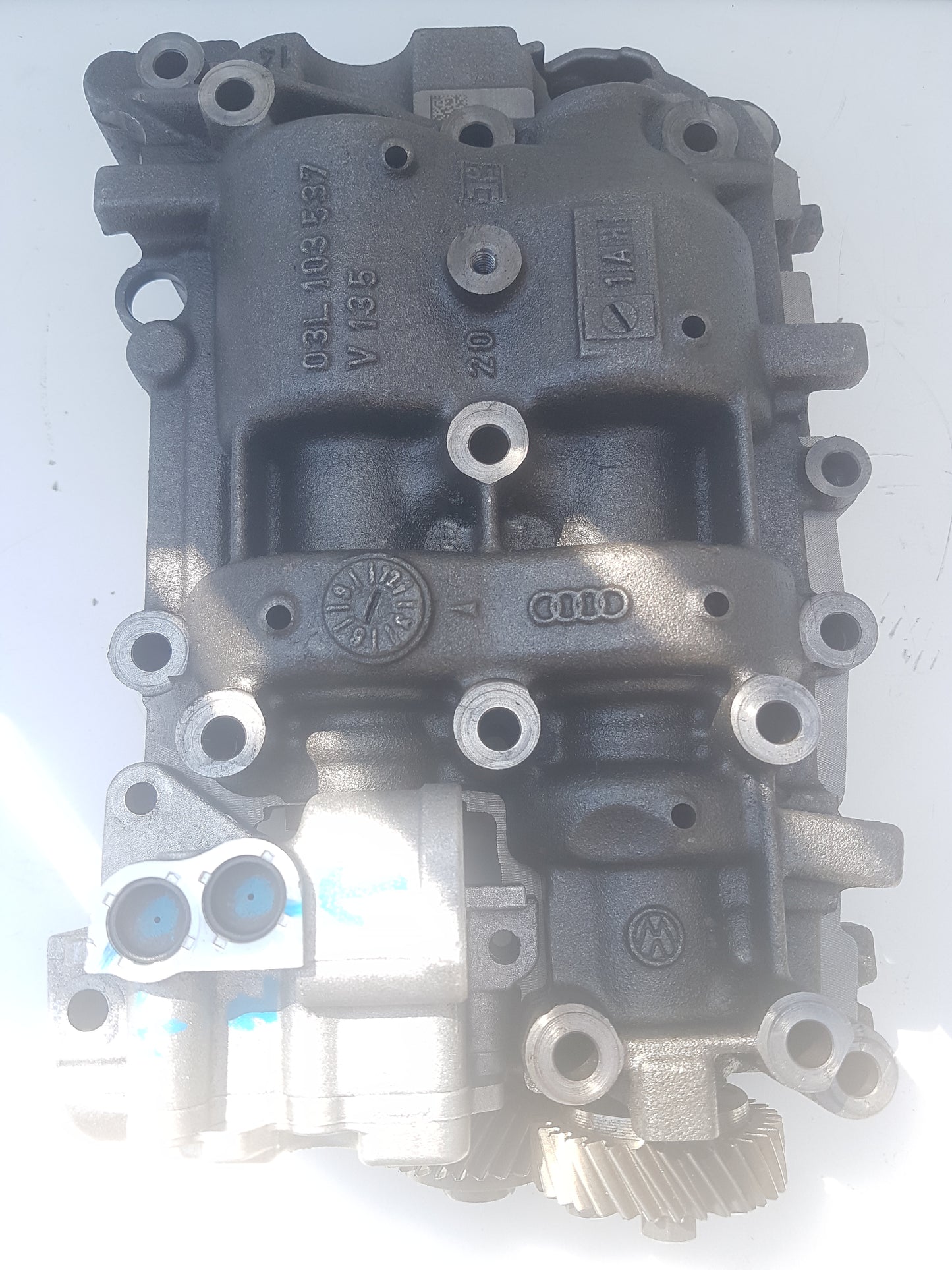 CCHA oil pump 03L103157 03L115105D 03L115105H pump with 3 years warranty 350£ 2x canals (Copy)