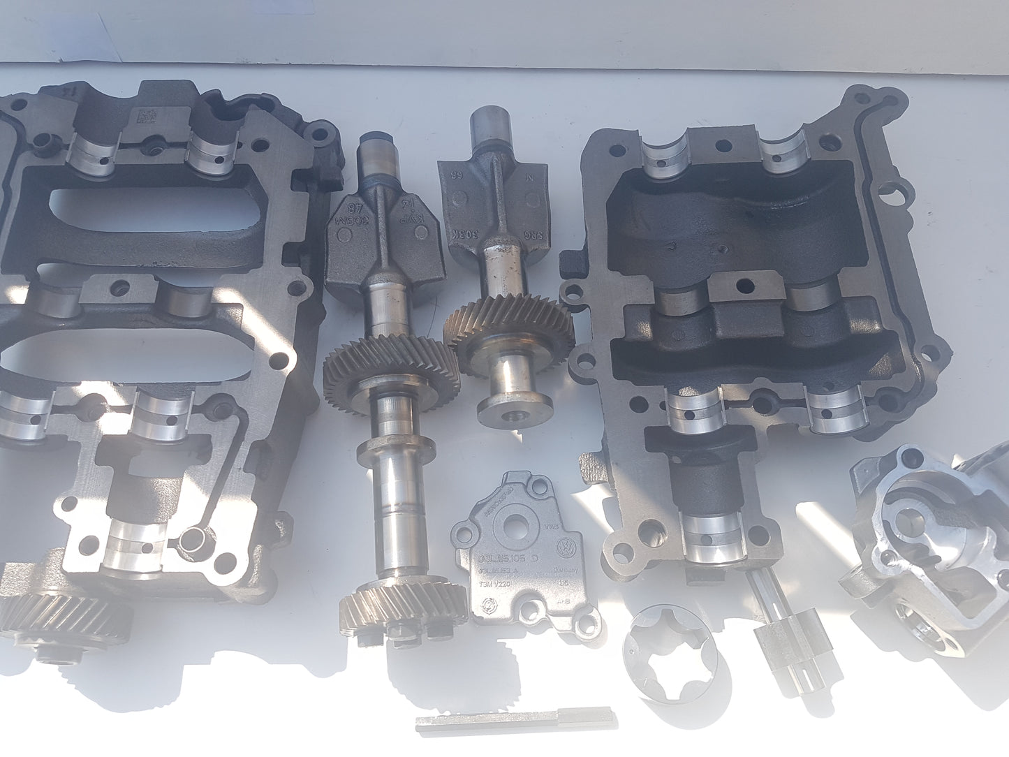 CCHA oil pump 03L103157 03L115105D 03L115105H pump with 3 years warranty 350£ 2x canals (Copy)