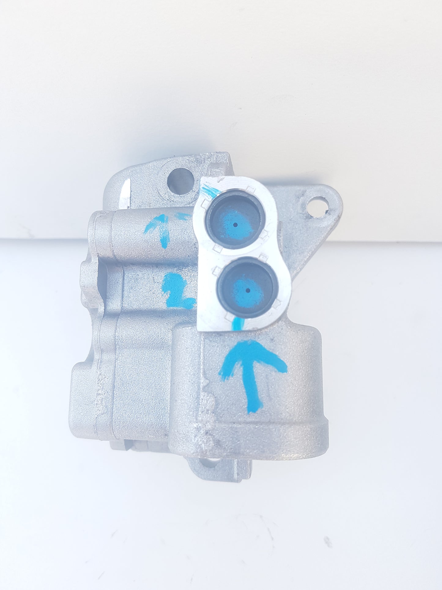 CCHA oil pump 03L103157 03L115105D 03L115105H pump with 3 years warranty 350£ 2x canals (Copy)