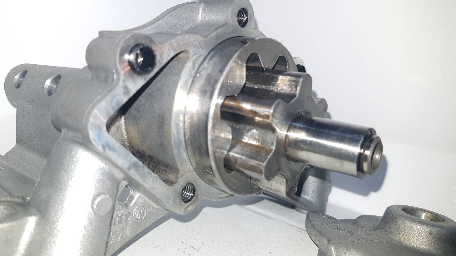 Delete oil pump 06D103295R Conversion to the stronger oil pump Cupra